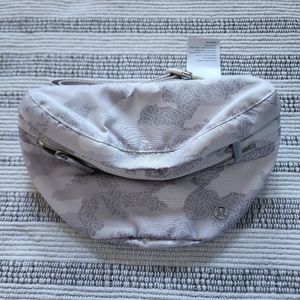 Lululemon city Adventurer belt bag